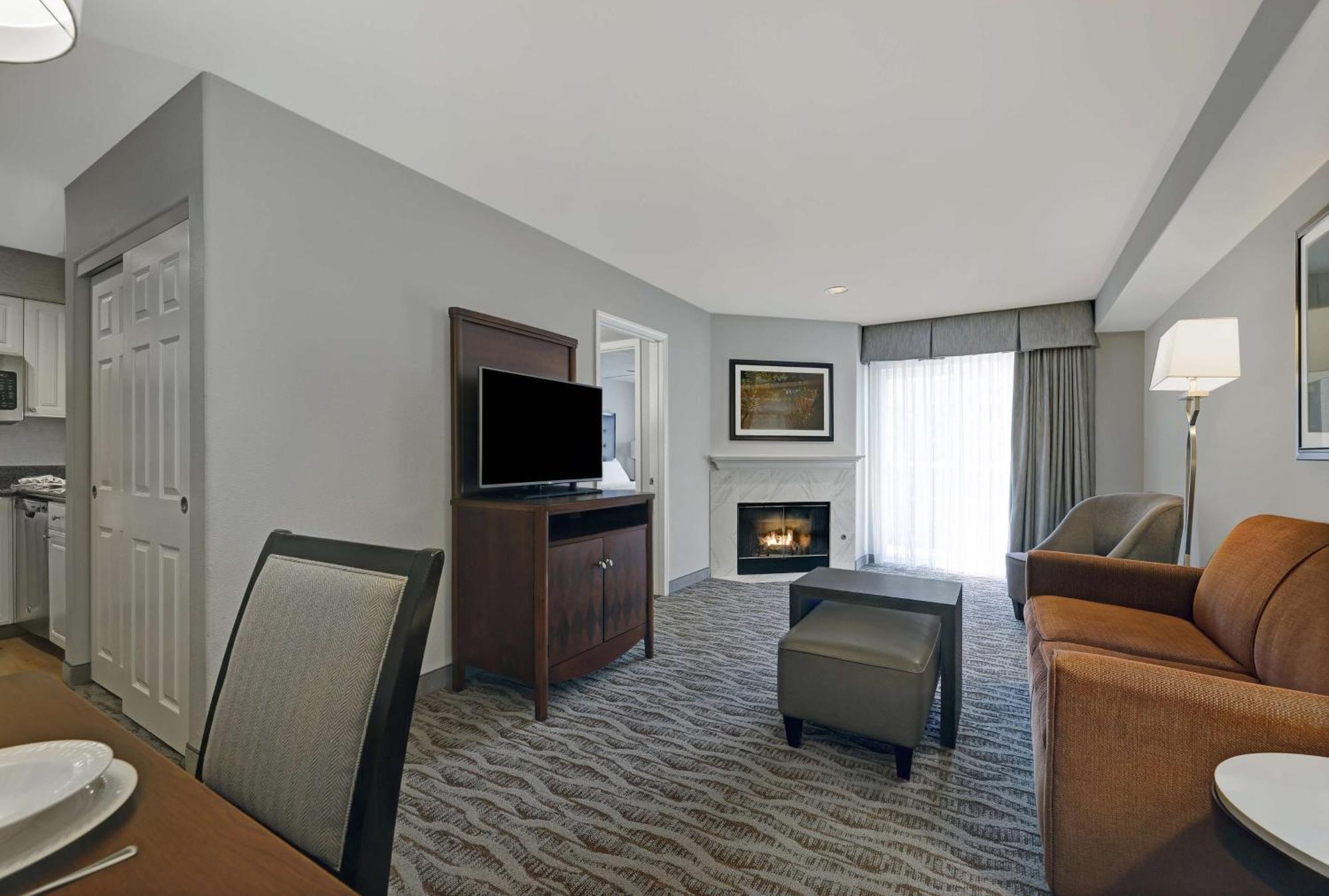 Hotel Homewood By Hilton / Portland