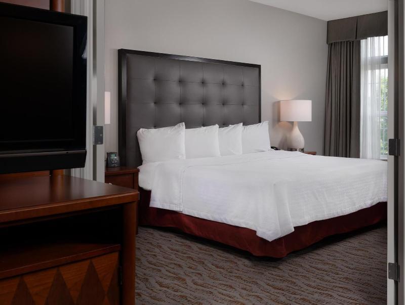 Hotel Homewood By Hilton / Portland