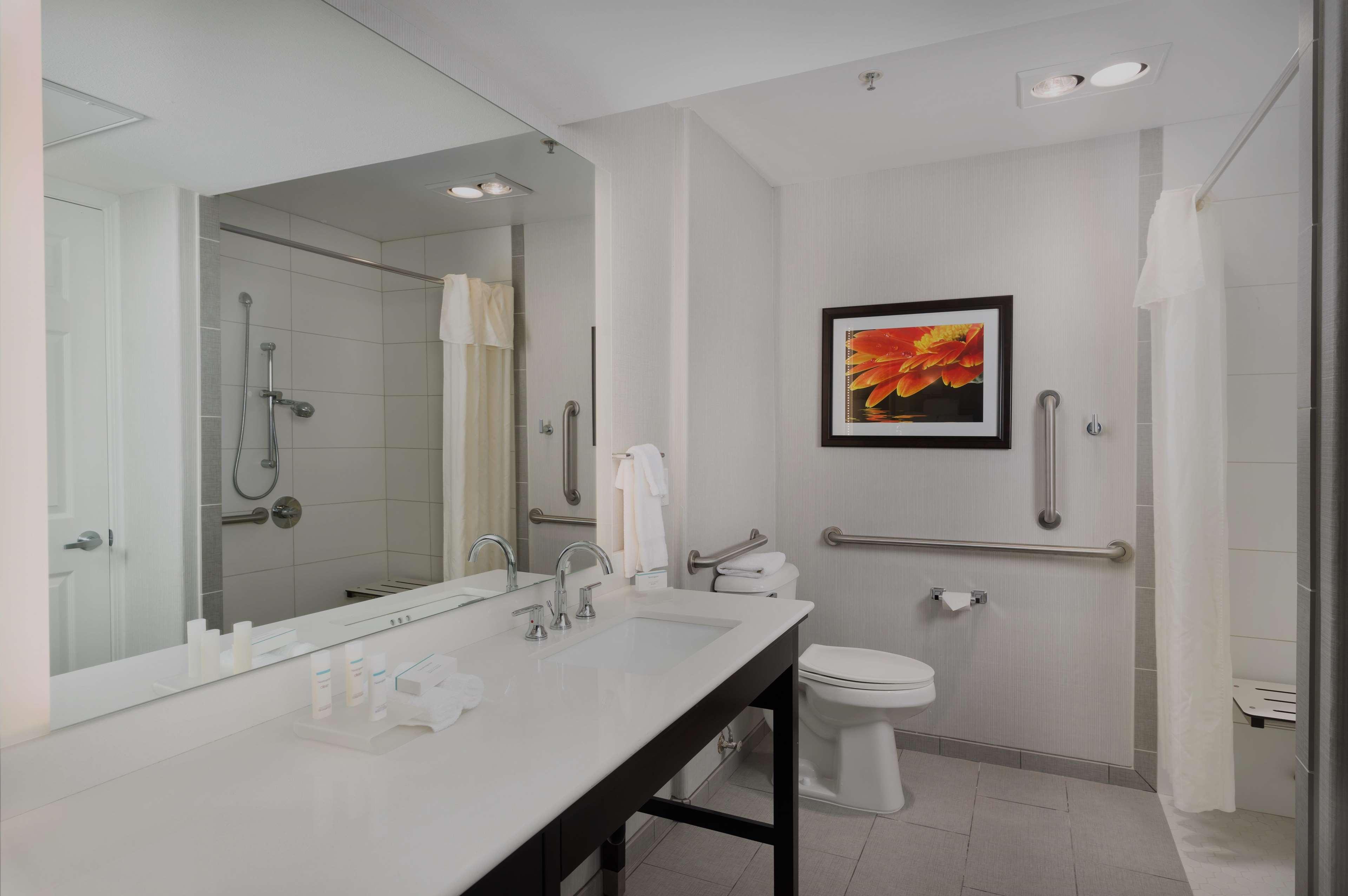 Hotel Homewood By Hilton / Portland